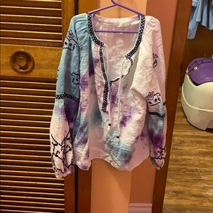White tye dye top